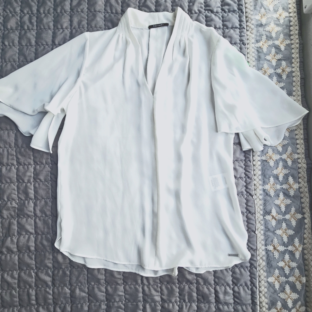 TAHARI white blouse Size M